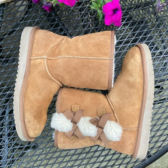 Koolaburra By Ugg Decorative Fur & Bows Sheepskin Fur Lined Slip On Suede Boots! - Picture 16 of 16